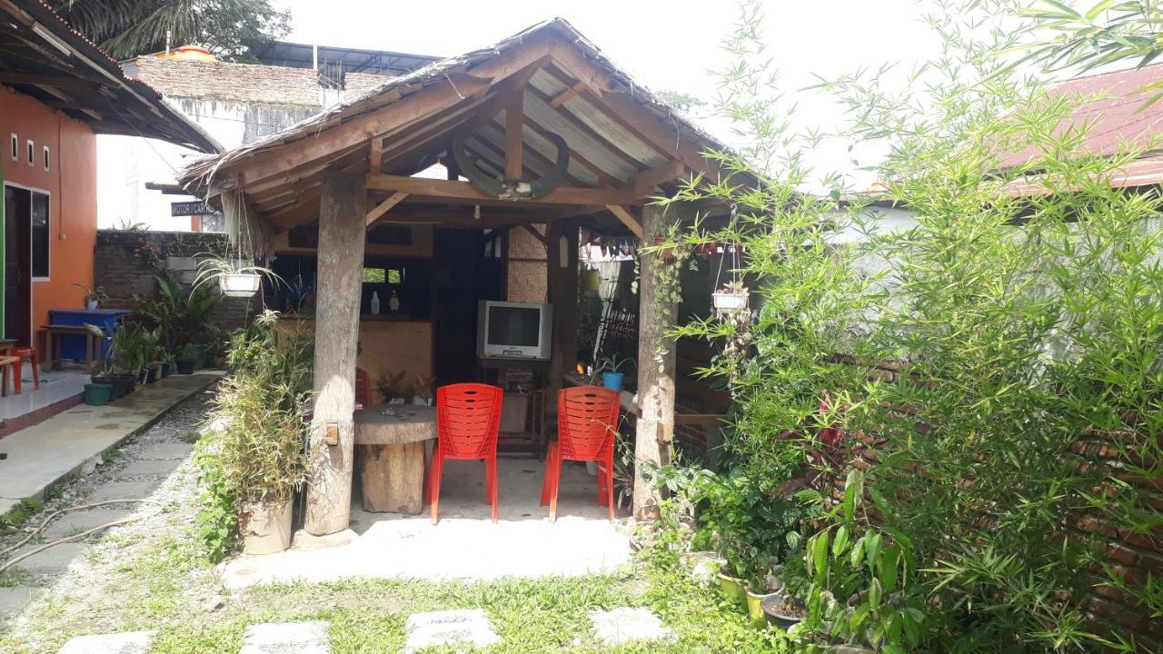 Отель Toraja Manubackpacker Рантепао Экстерьер фото