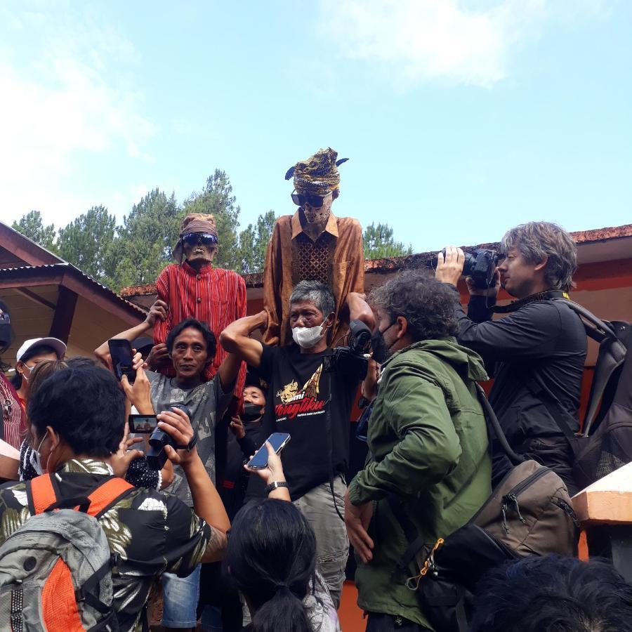 Отель Toraja Manubackpacker Рантепао Экстерьер фото